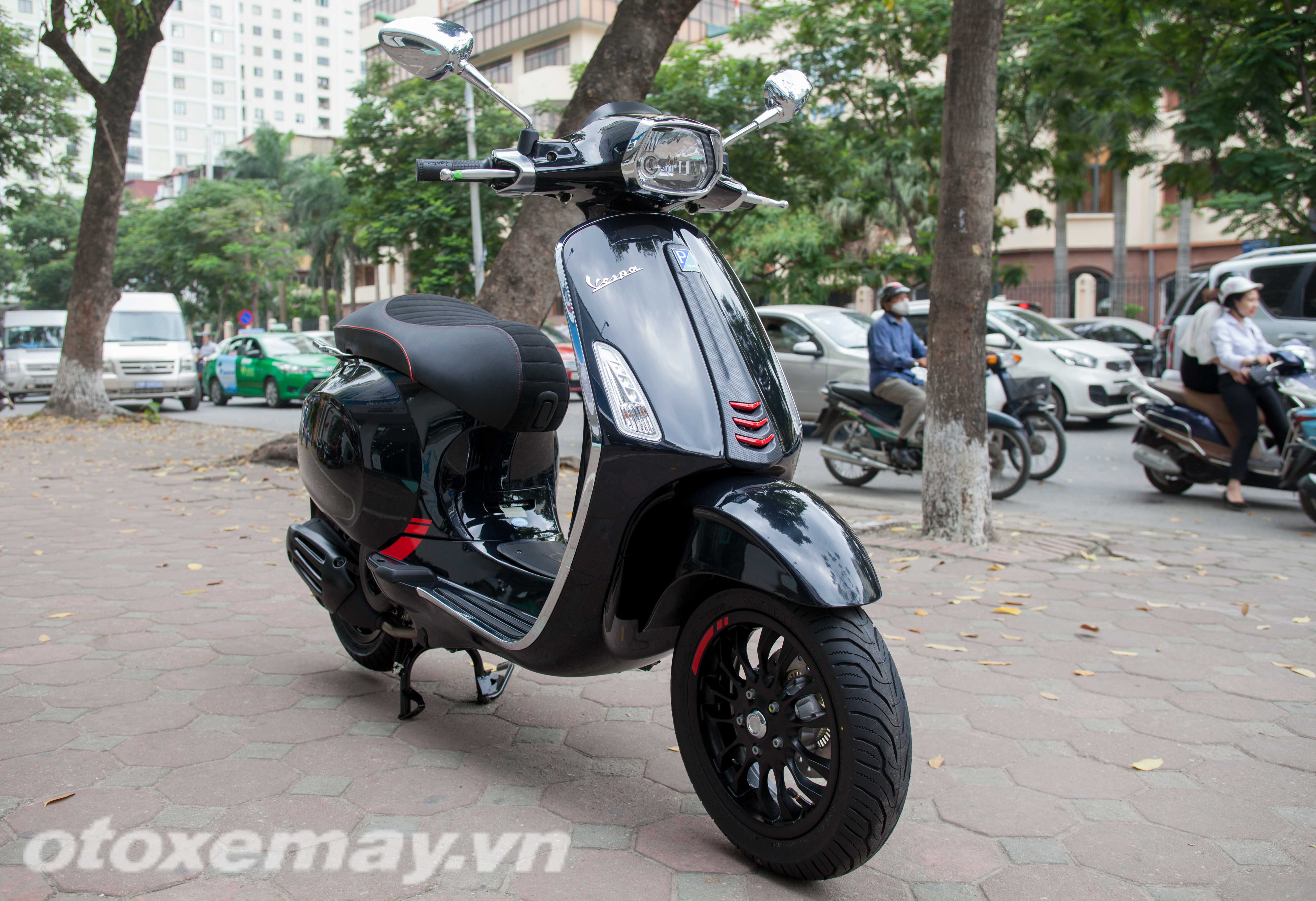 Ảnh thực tế Vespa Sprint độ Carbon tại Việt Nam